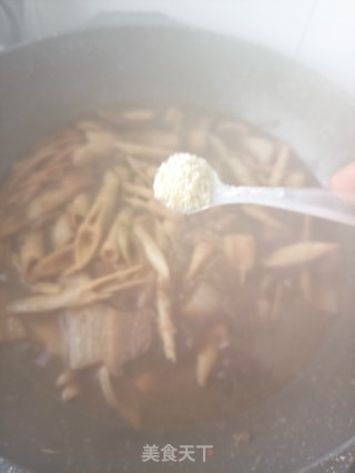 腌竹笋烧肉的做法步骤：23