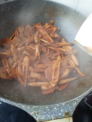 腌竹笋烧肉的做法步骤：24