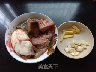 红烧鲶鱼的做法步骤：1