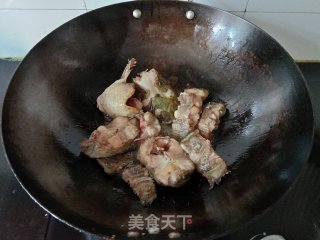 红烧鲶鱼的做法步骤：3