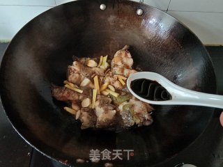 红烧鲶鱼的做法步骤：6