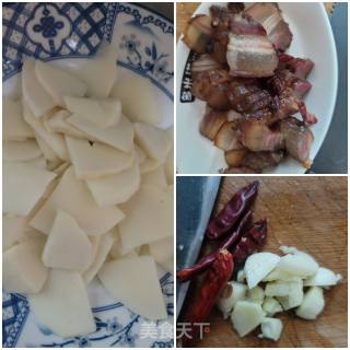 腊肉炒马蹄笋的做法步骤：1