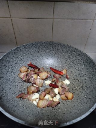 腊肉炒马蹄笋的做法步骤：3