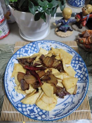 腊肉炒马蹄笋的做法步骤：7