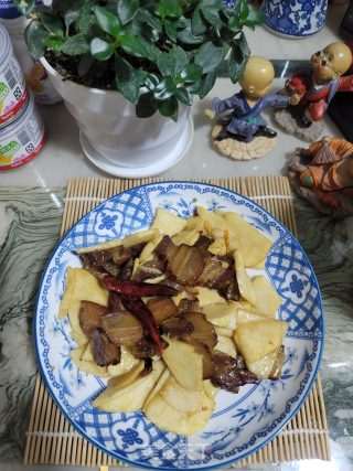 腊肉炒马蹄笋的做法步骤：8