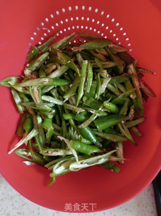 青椒炒腊肉的做法步骤：1