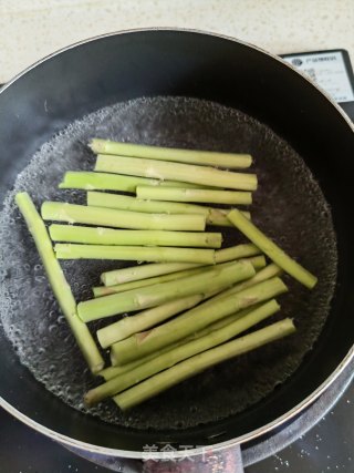 酱醋泡芦笋的做法步骤：2