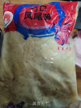 五花肉焖凤尾笋的做法步骤：1