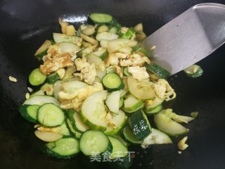 黄瓜炒鸡蛋的做法步骤：3