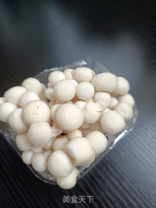 白玉菇滑蛋的做法步骤：1