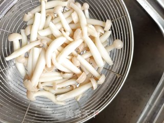 白玉菇滑蛋的做法步骤：5