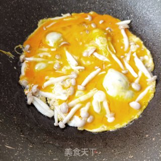 白玉菇滑蛋的做法步骤：10