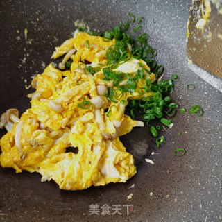 白玉菇滑蛋的做法步骤：12