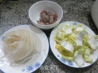 牛肉娃娃菜河粉的做法步骤：1