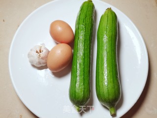 丝瓜炒蛋的做法步骤：1