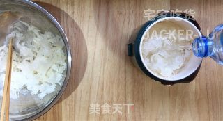 冰糖银耳羹，浓浓的胶质，甜甜蜜蜜，原料和制作过程都超简单。的做法步骤：7