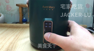 冰糖银耳羹，浓浓的胶质，甜甜蜜蜜，原料和制作过程都超简单。的做法步骤：8
