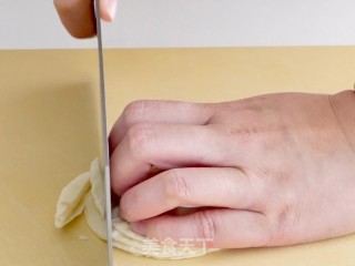 饺子皮口袋饼丨别小瞧饺子皮！它可不是用来包饺子的~的做法步骤：2