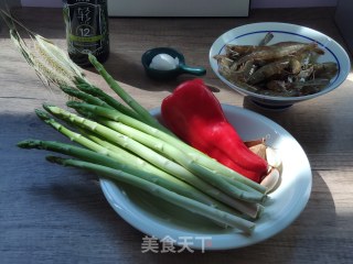 芦笋炒虾仁的做法步骤：1