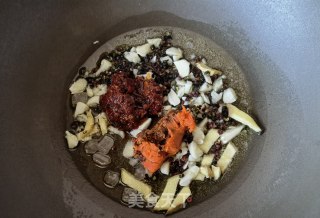 小米椒芹菜炒虾尾的做法步骤：5