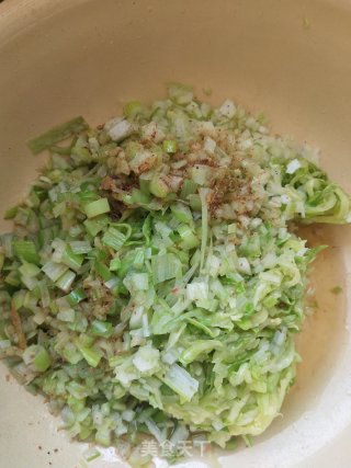 西葫芦鸡蛋蒸饺的做法步骤：5