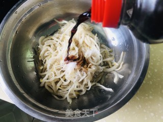 炝拌芥菜丝的做法步骤：4