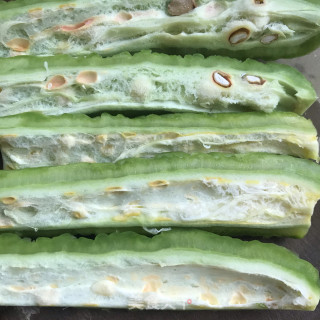 苦瓜洋葱炒蛋的做法步骤：1