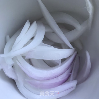 苦瓜洋葱炒蛋的做法步骤：2
