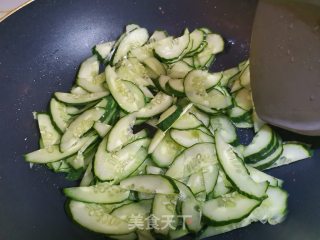 水煮黄瓜的做法步骤：2