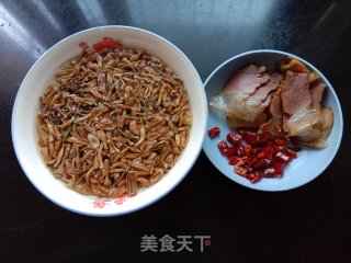 干豆角炒腊肉的做法步骤：1
