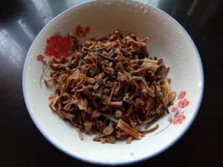 干豆角炒腊肉的做法步骤：2