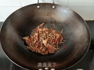 干豆角炒腊肉的做法步骤：10