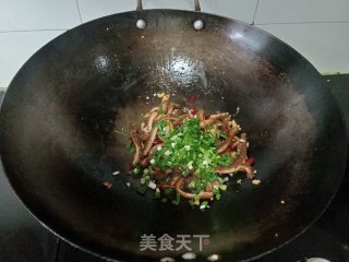 小炒卤牛肚的做法步骤：7