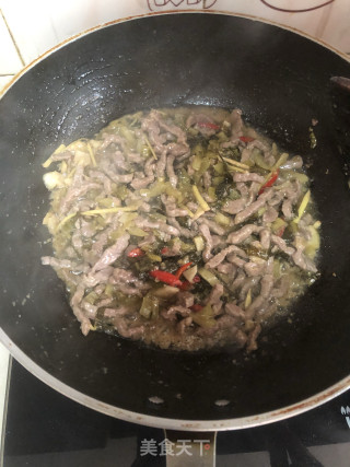 酸菜炒牛肉的做法步骤：7