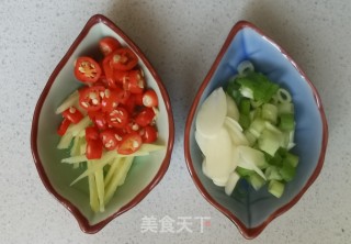 木耳拌菠菜的做法步骤：2