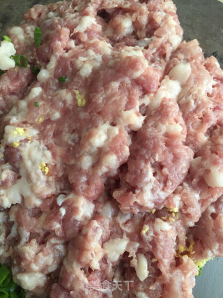 头伏饺子的做法步骤：1