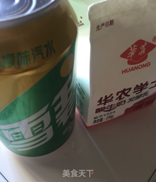 网红小熊水果酸奶杯的做法步骤：2
