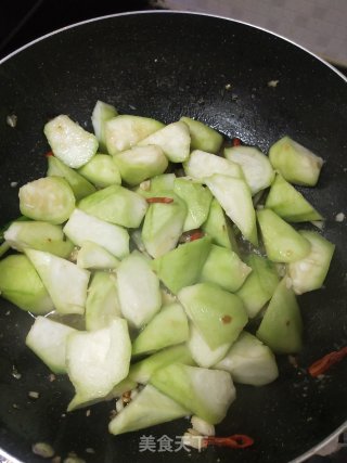 经济实惠好吃得连汤汁都不剩的丝瓜炒鸡蛋的做法步骤：6