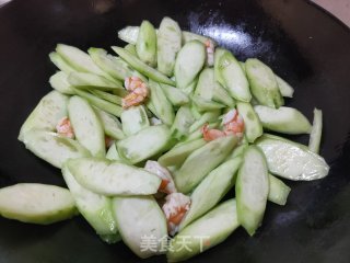 虾仁烩丝瓜的做法步骤：6