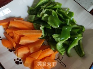 青椒木耳炒肉片的做法步骤：3