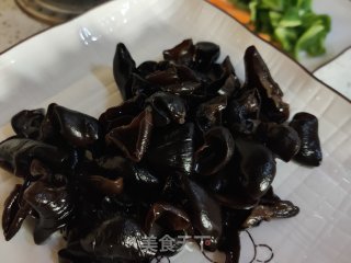 青椒木耳炒肉片的做法步骤：5
