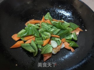 青椒木耳炒肉片的做法步骤：9