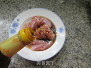 大葱豆腐干炒鸡腿肉的做法步骤：5