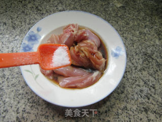 大葱豆腐干炒鸡腿肉的做法步骤：6