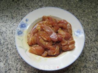 大葱豆腐干炒鸡腿肉的做法步骤：7