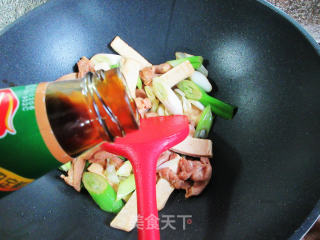 大葱豆腐干炒鸡腿肉的做法步骤：11