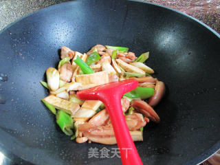 大葱豆腐干炒鸡腿肉的做法步骤：12