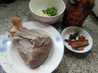口水牛肉的做法步骤：1