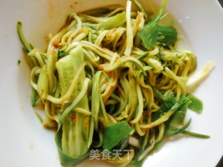 插黄瓜丝拌葱的做法步骤：7