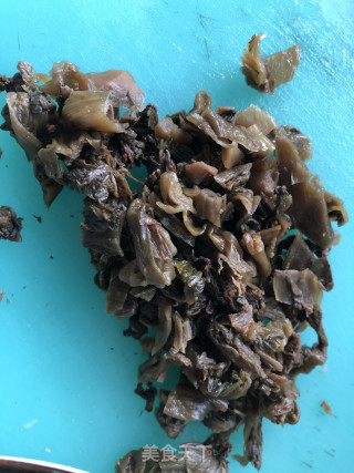 咸菜炒牛肉丝的做法步骤：2